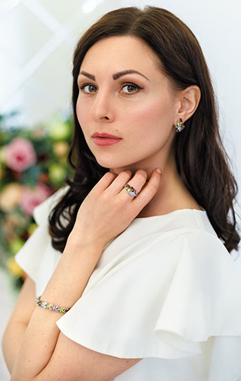 камни в серебре